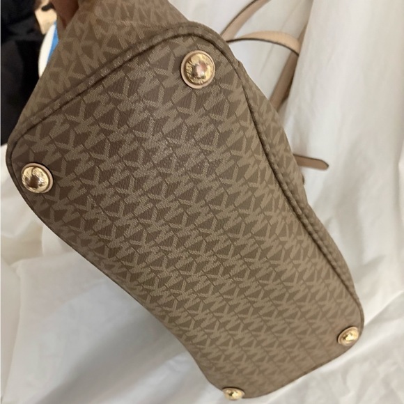 Michael Kors Tan Signature Tote - Picture 4 of 10